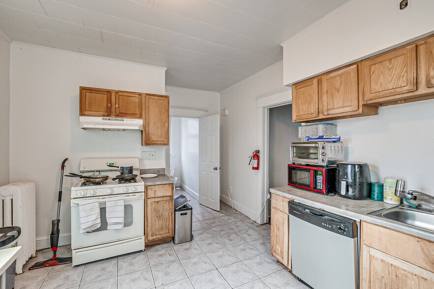 More Photos Of 60 Huntington St, New Brunswick Apartments For Sale