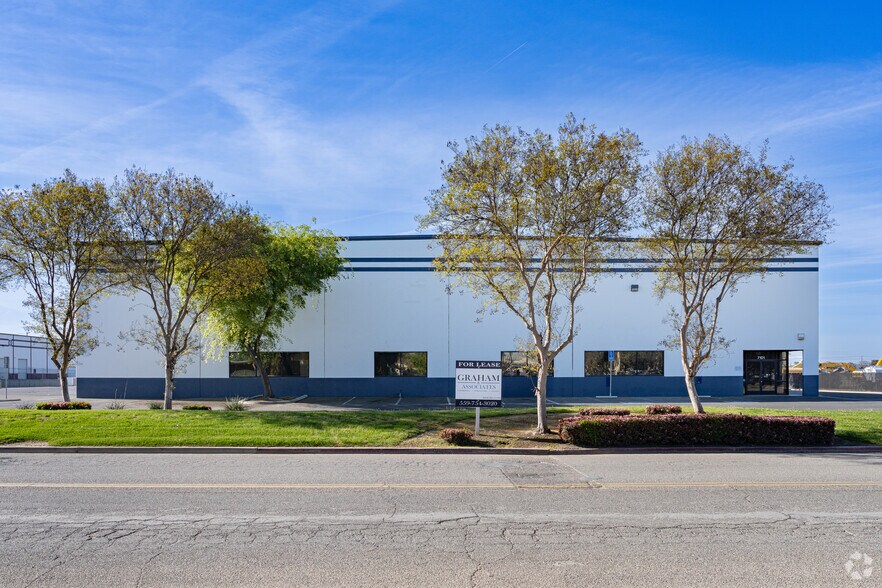More Photos Of 7101 W Doe Ave, Visalia Warehouse For Lease