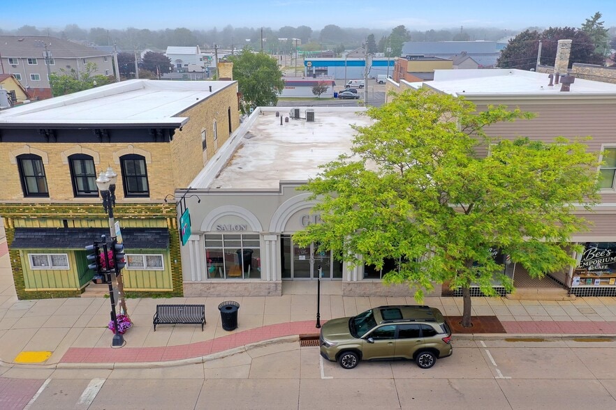More Photos Of 1604 Washington St, Two Rivers Storefront For Sale
