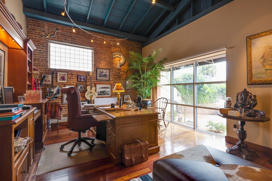 More Photos Of 122 S Calhoun St, Tallahassee Office For Lease