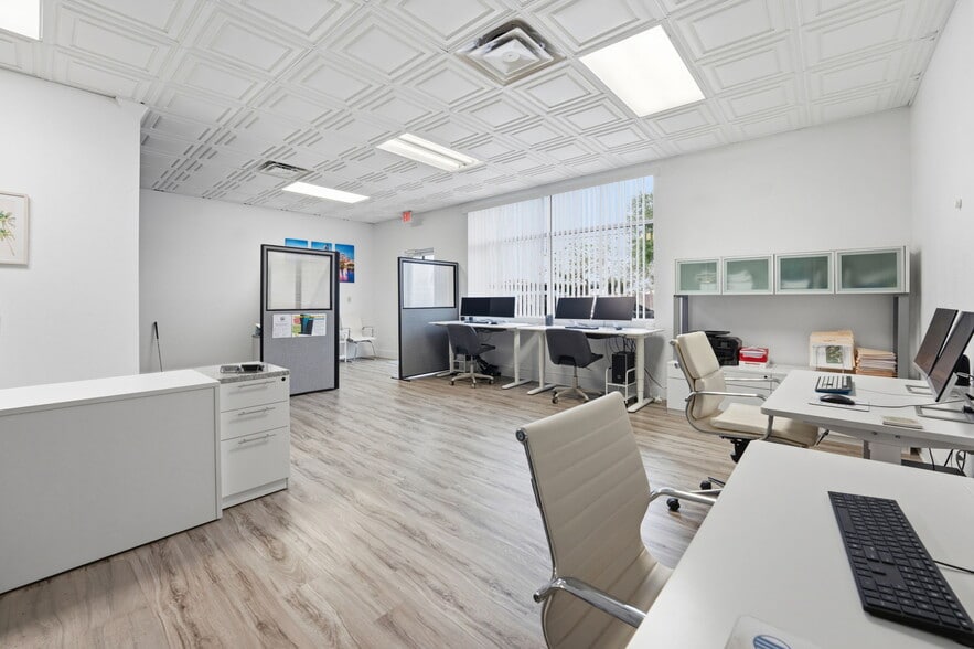 More Photos Of 5404 Hoover Blvd, Tampa Medical For Sale