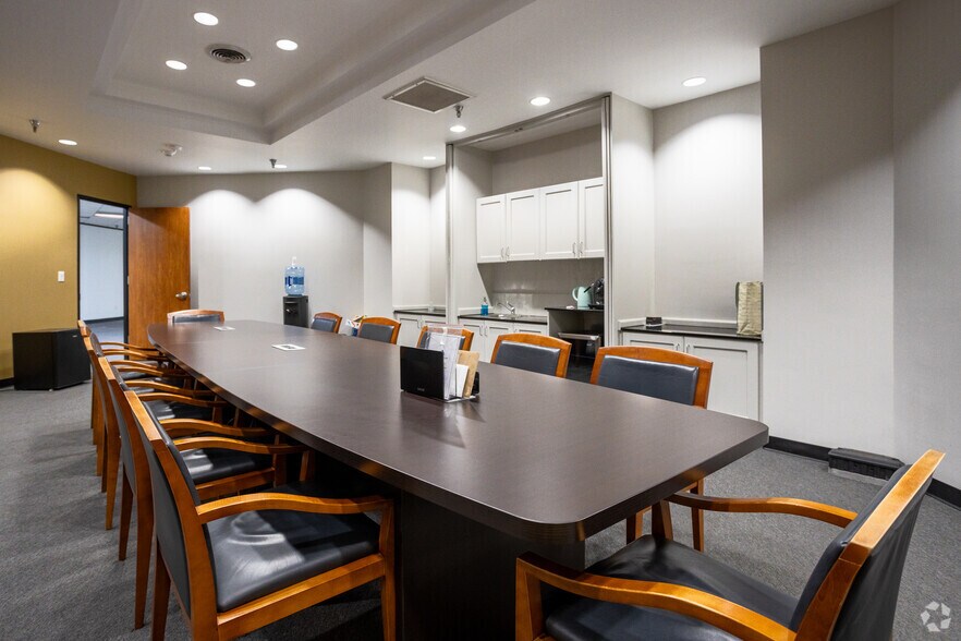 More Photos Of 10600 Corporate Dr, Stafford Warehouse For Lease