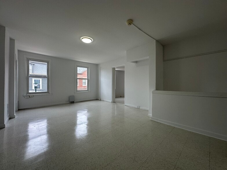 More Photos Of 37 W Maplewood Mall, Philadelphia Schools For Sale