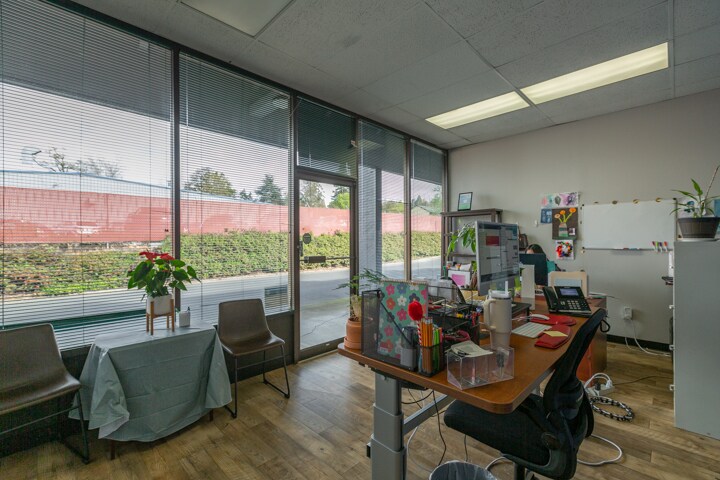More Photos Of 16552 SE McLoughlin Blvd, Milwaukie Storefront Retail Office For Lease