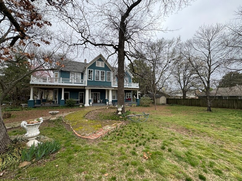 More Photos Of 224 W Chickasaw St, Tahlequah Hospitality For Sale