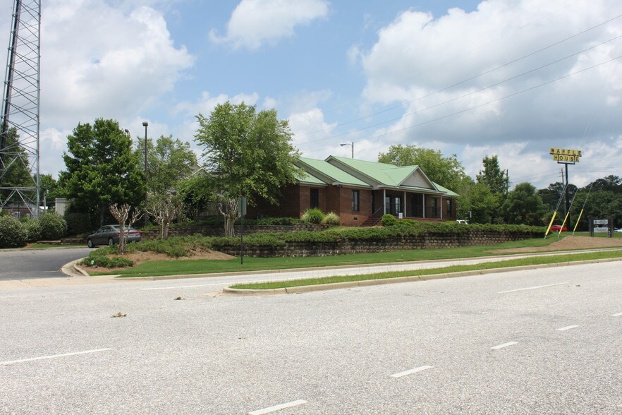 More Photos Of 2328 S College St, Auburn Storefront For Sale