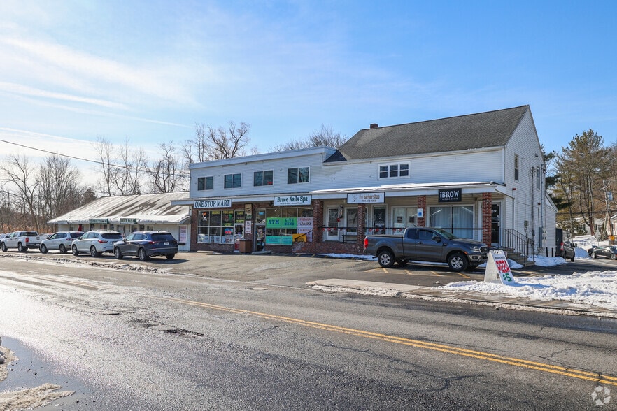 More Photos Of 29-31 Winn St, Burlington General Retail For Lease