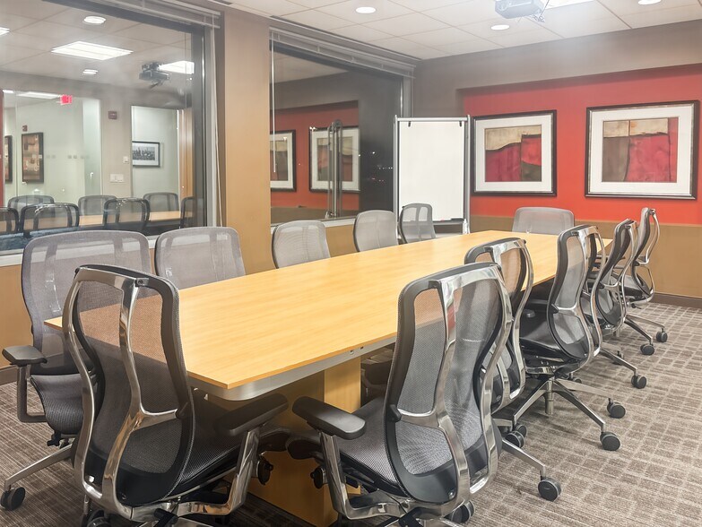 More Photos Of 1333 Burr Ridge Pky, Burr Ridge Coworking Space