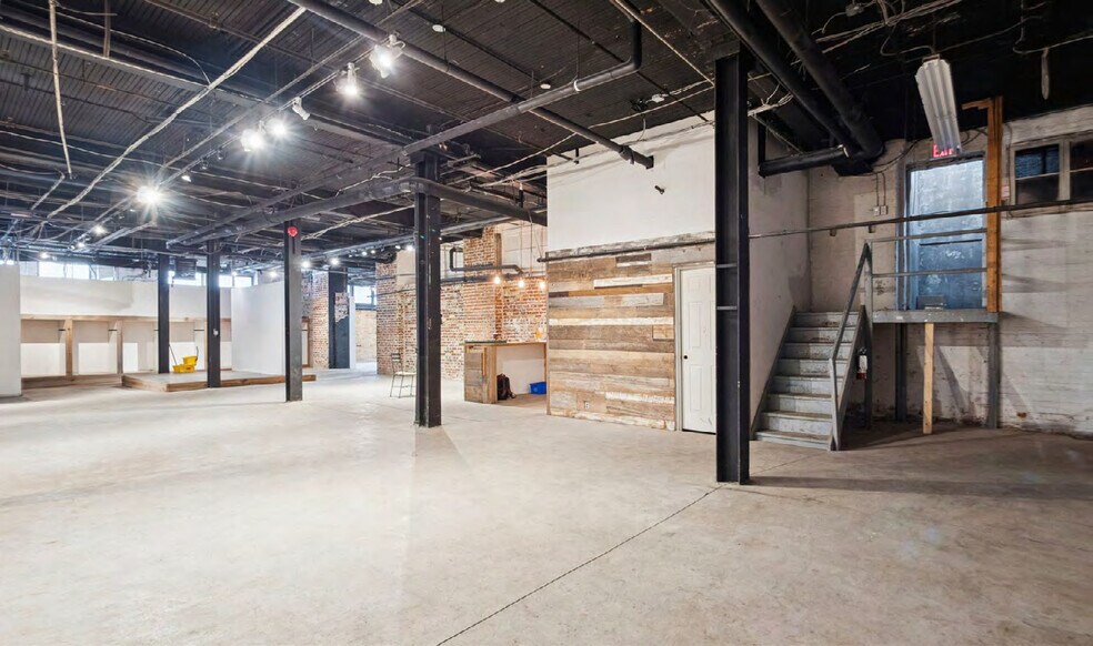 More Photos Of 183 Bathurst St, Toronto Office For Lease