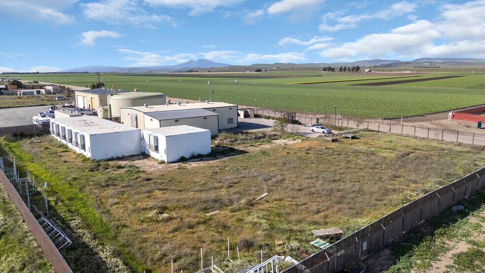 More Photos Of 991 Industrial Way, King City Warehouse For Lease