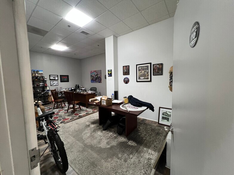 More Photos Of 6 Gateway Blvd W, Savannah Auto Dealership For Lease