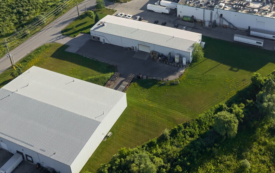More Photos Of 665 Boxwood Dr, Cambridge Warehouse For Sale