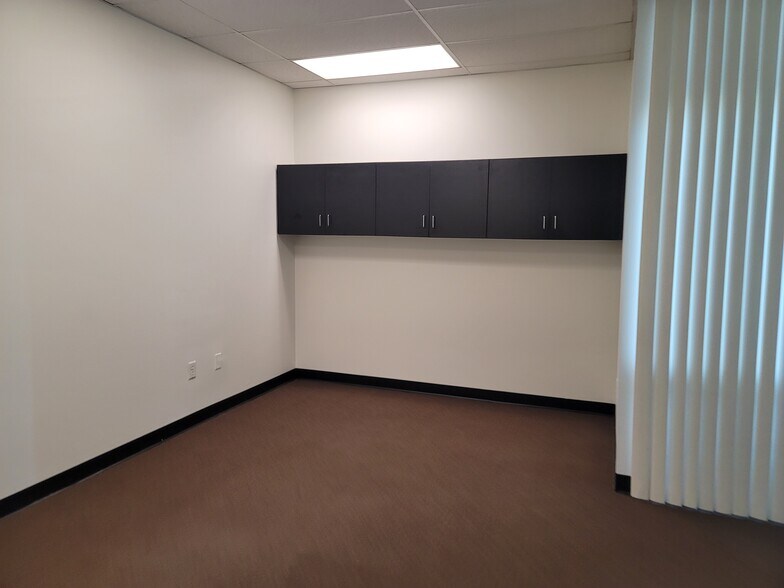 More Photos Of 800 S Rochester Ave, Ontario Warehouse For Lease