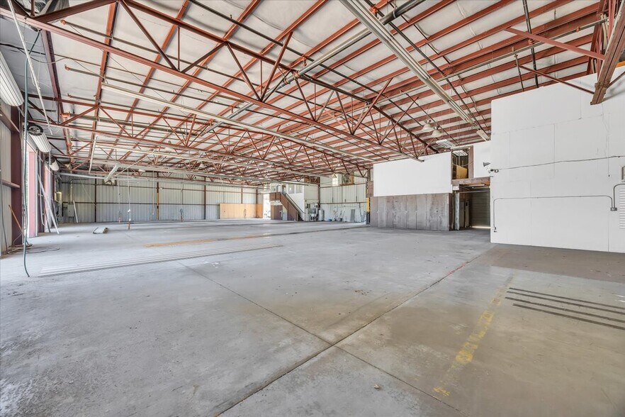More Photos Of 20833 Mechanical Dr, Sonora Warehouse For Sale