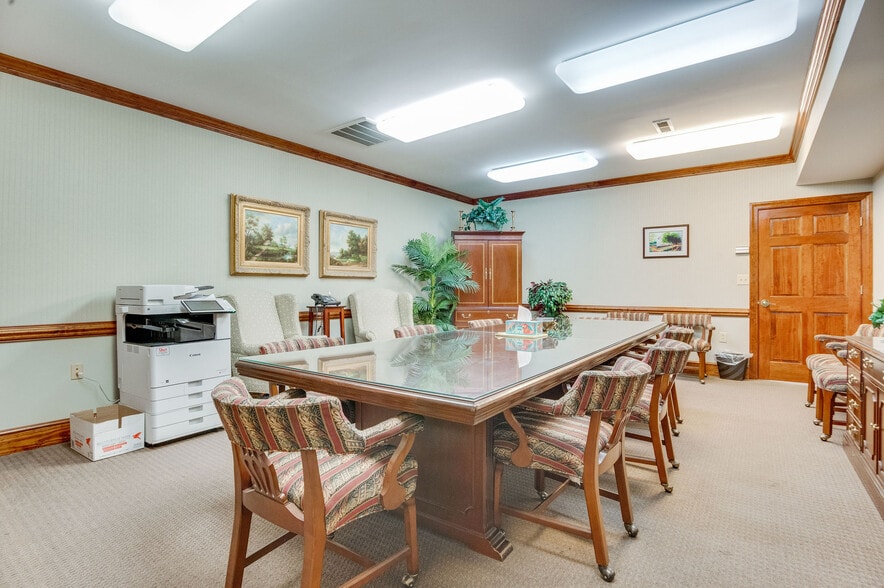 More Photos Of 112 Old Bridge St, Jacksonville Office For Sale