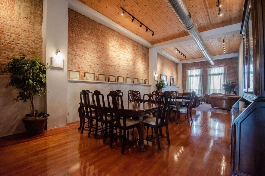 More Photos Of 322 E Don Tyler Ave, Dewey Storefront For Sale