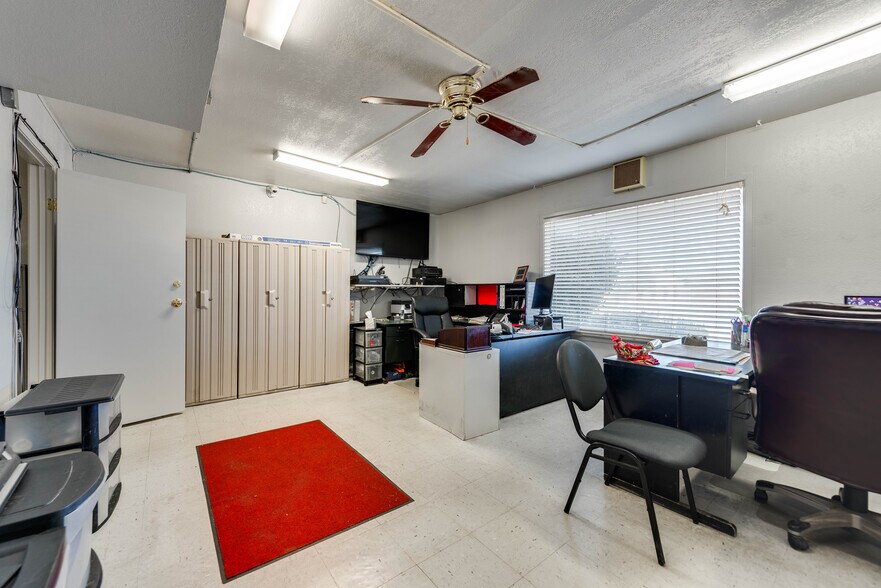 More Photos Of 1005 Austin St, Midland Storefront For Sale