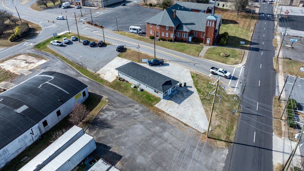 More Photos Of 121 13th St SW, Hickory Office For Sale