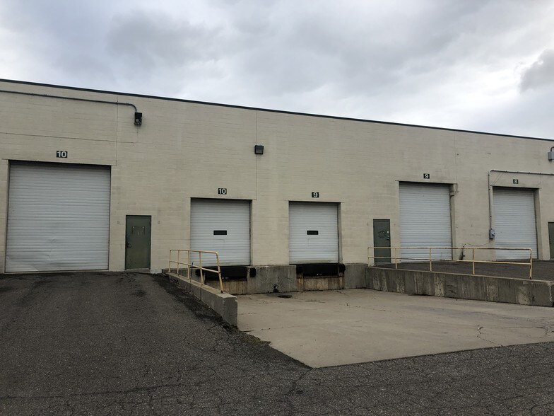 More Photos Of 26000 Northline Commerce Dr, Taylor Warehouse For Lease