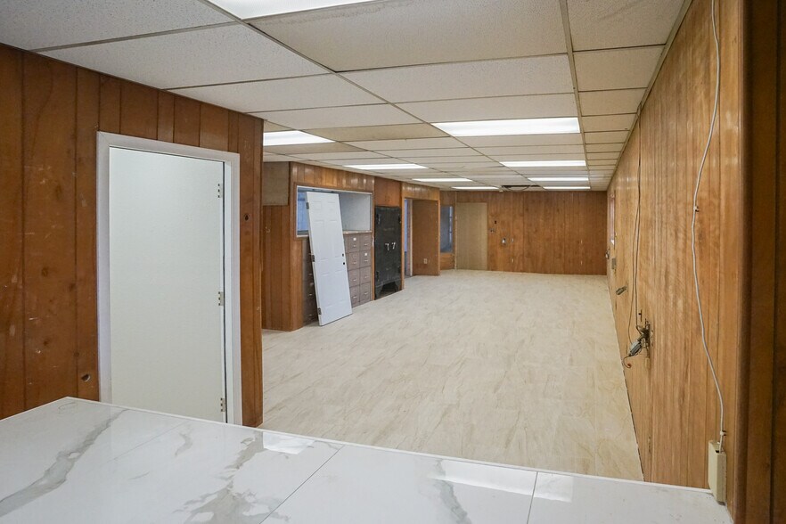 More Photos Of 121 N Gateway Dr, Madera Freestanding For Sale