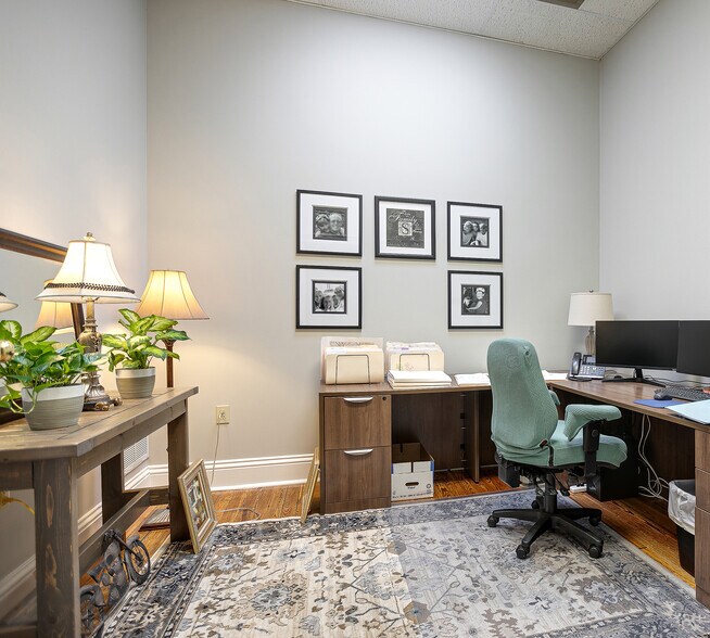 More Photos Of 809 S Main St, Columbia Office For Sale