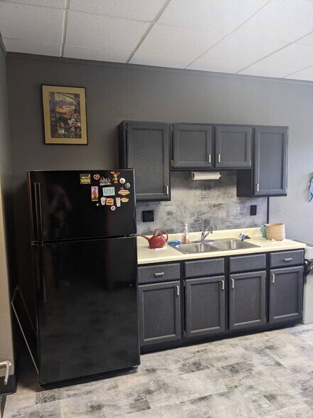 More Photos Of 2900 SW Wanamaker Dr, Topeka Office For Lease