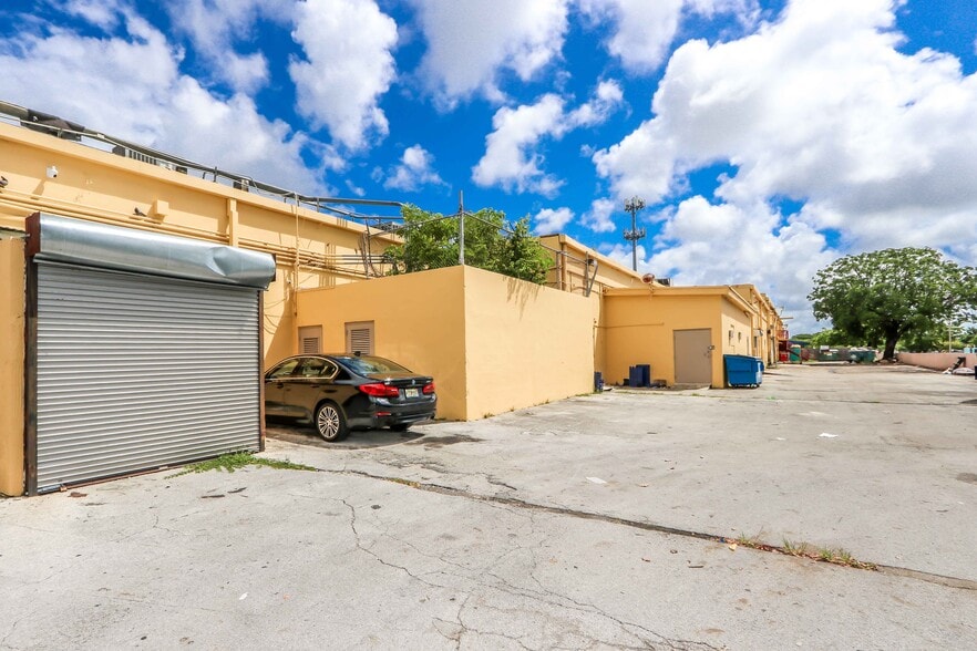 More Photos Of 11424-11648 Quail Roost Dr, Miami Unknown For Lease