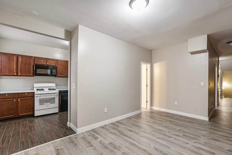 More Photos Of 302 V St NE, Washington Multifamily For Sale