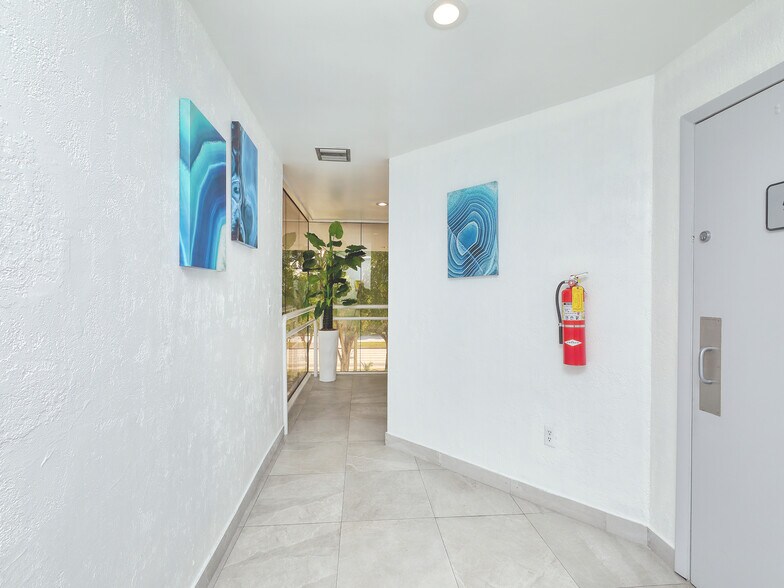 More Photos Of 7880 N University Dr, Tamarac Office Residential For Lease