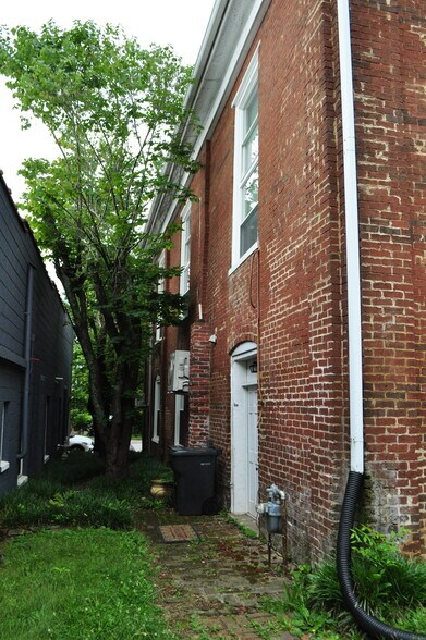 More Photos Of 414 Wharf St, Loudon Office For Sale