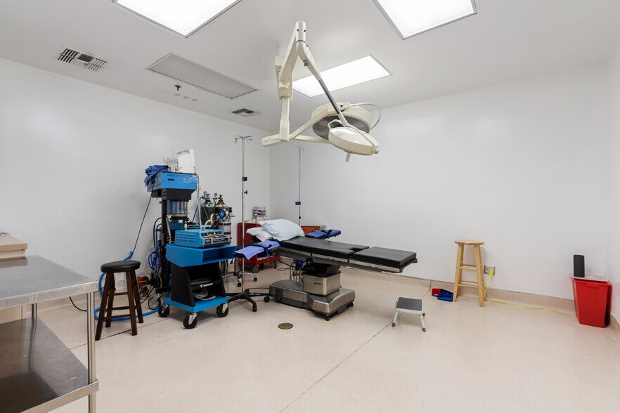 More Photos Of 250-256 S La Cienega Blvd, Beverly Hills Medical For Sale