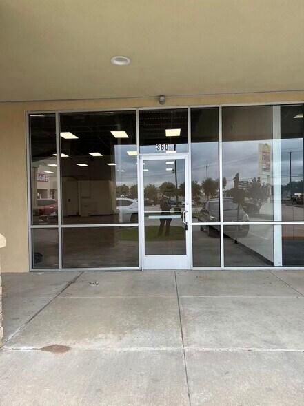 More Photos Of 11130 Gulf Fwy, Houston Unknown For Lease