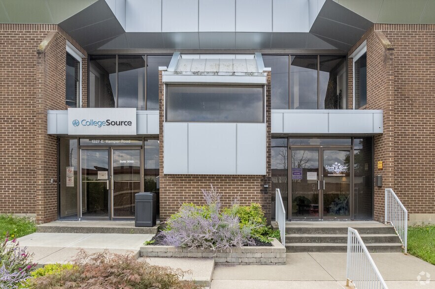 More Photos Of 1325 E Kemper Rd, Springdale Unknown For Lease