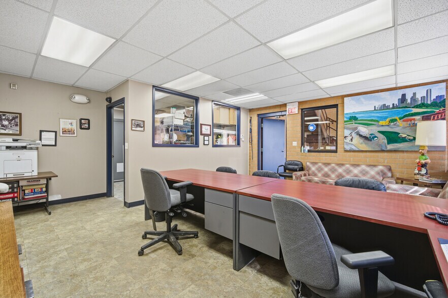 More Photos Of 800 S Milwaukee Ave, Wheeling Flex For Lease