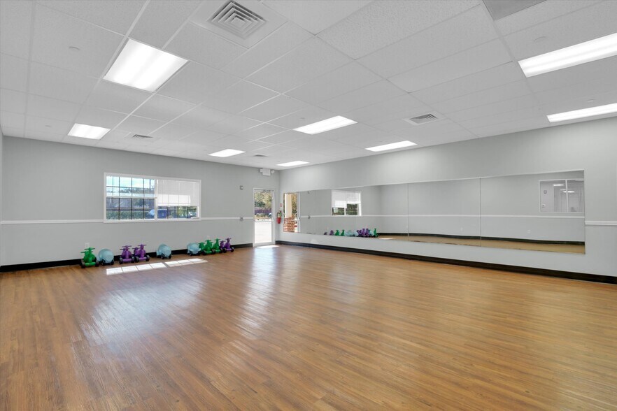 More Photos Of 20417 S University Blvd, Missouri City Schools For Lease