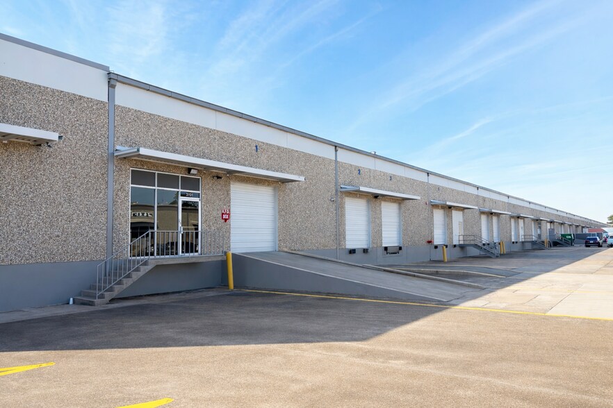 More Photos Of 3701-3749 Yale St, Houston Unknown For Lease