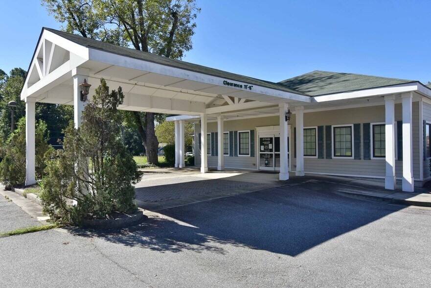 More Photos Of 354 E Washington Ave, Ashburn Healthcare For Sale