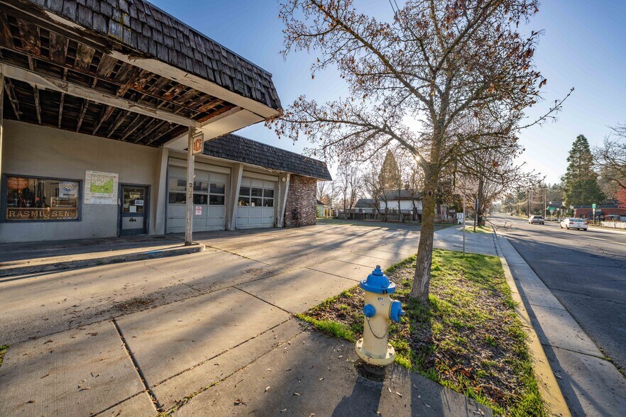 More Photos Of 205 E California St, Jacksonville General Retail For Sale