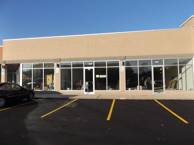 More Photos Of 500-550 W Northwest Hwy, Arlington Heights Unknown For Lease