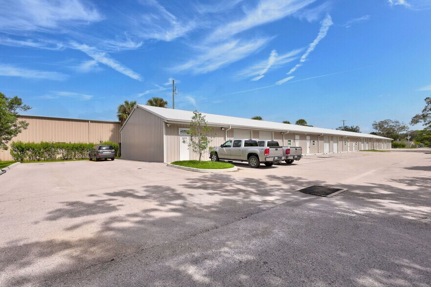 More Photos Of 3801-3815 Oleander Ave, Fort Pierce Warehouse For Lease