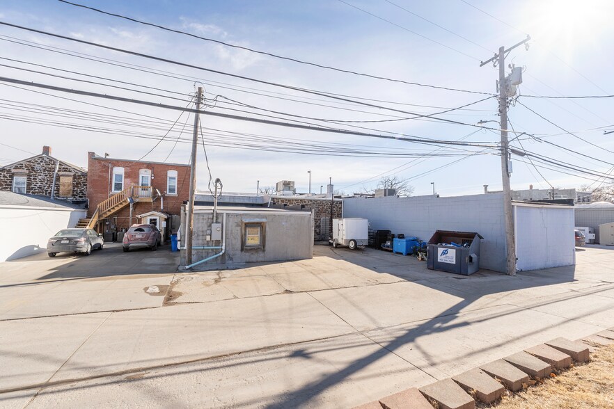 More Photos Of 205 Main St, Louisville Storefront For Sale