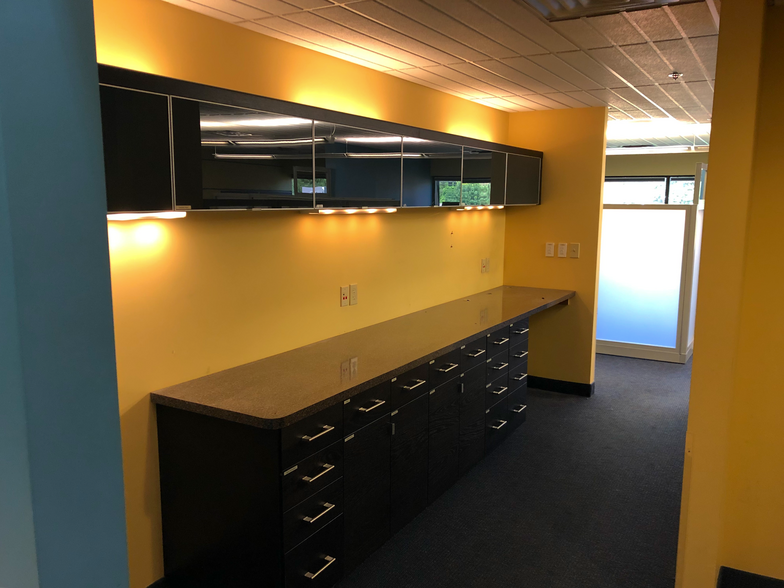 More Photos Of 4 Atrium Dr, Albany Office For Lease
