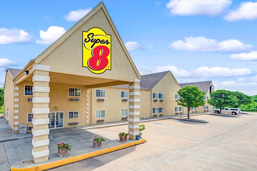 Primary Photo Of 34085 Commerce Dr, De Soto Hotel For Sale