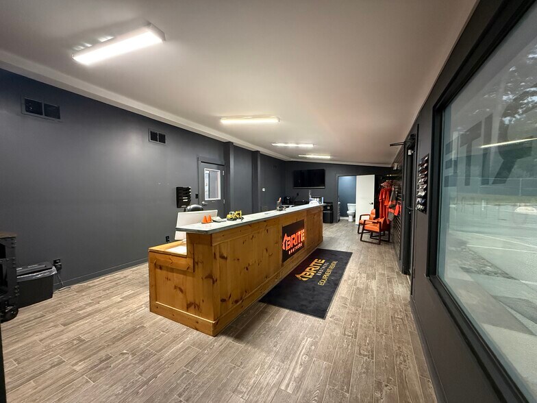 More Photos Of 55 Cut Off Rd, Adairsville Service For Lease