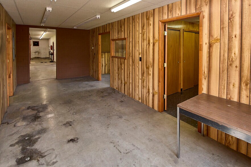 More Photos Of 6328 Elk River Rd, Clendenin Auto Repair For Sale