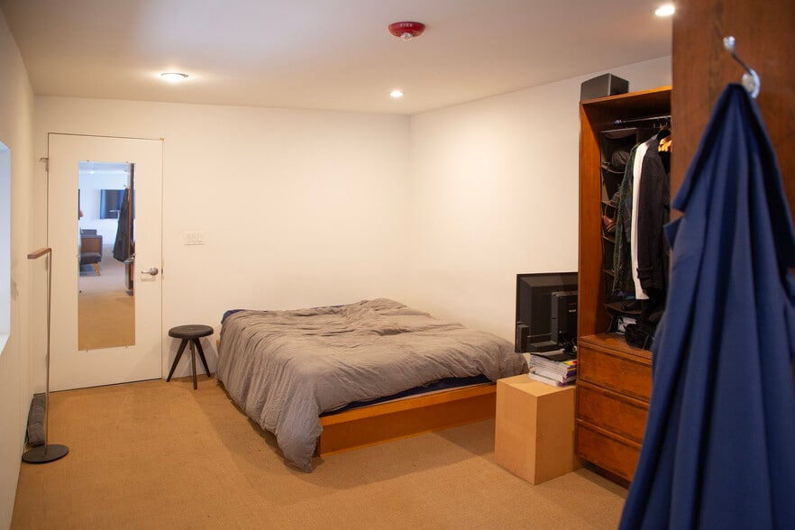 More Photos Of 3783 Union Pacific Ave, Los Angeles Warehouse For Lease