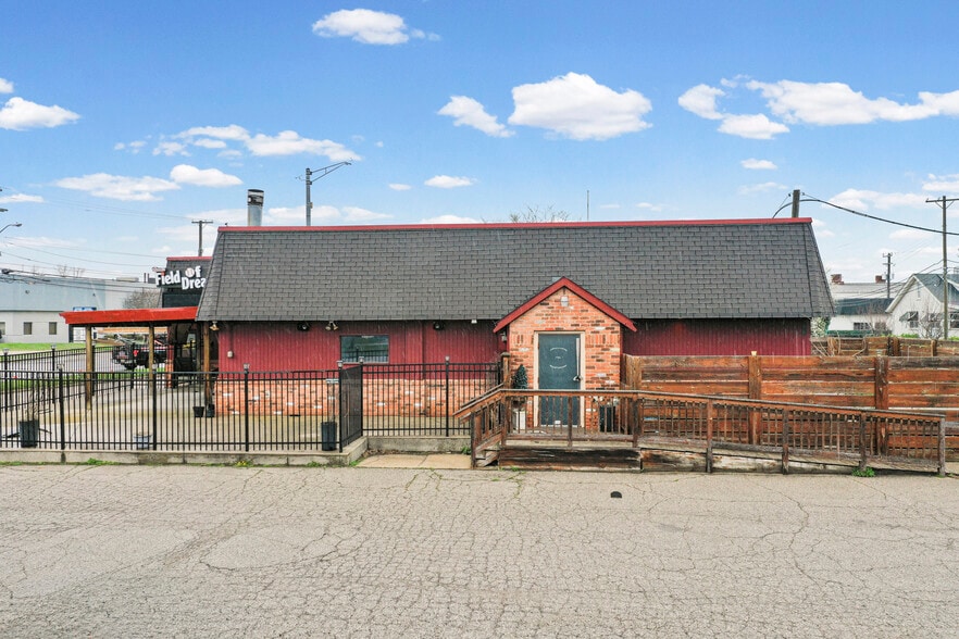 More Photos Of 1090 Rochester Rd, Troy Restaurant For Sale