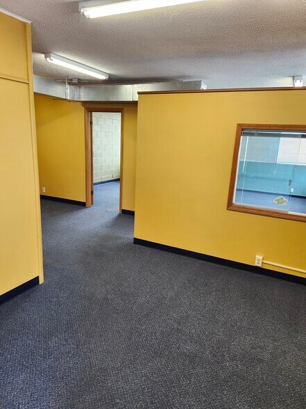 More Photos Of 1669 E Saint Louis St, Springfield Storefront Retail Office For Lease