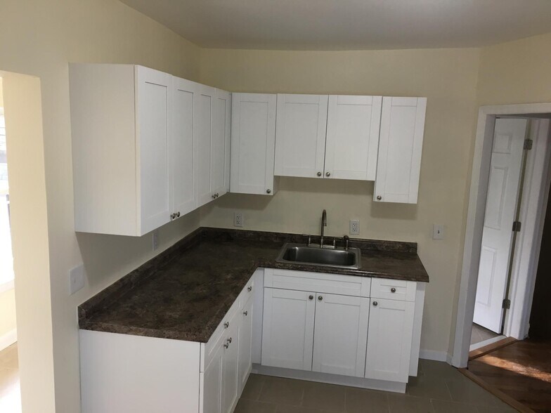 More Photos Of 443 Jackson Ave, Elizabeth Storefront Retail Residential For Sale