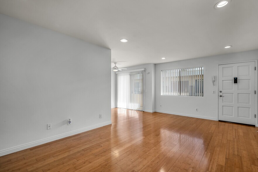 More Photos Of 7605 W Manchester Ave, Playa Del Rey Apartments For Sale